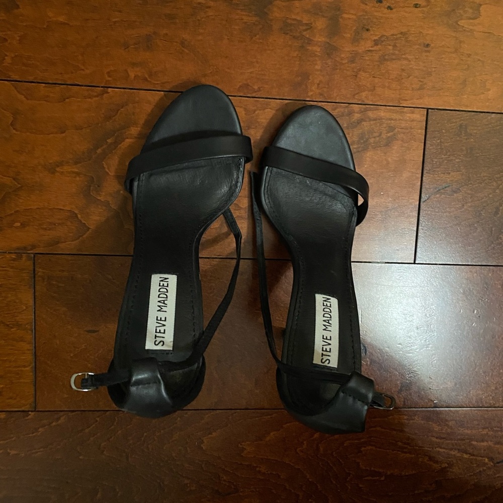 Black Steve Madden heels - Picture 3 of 3